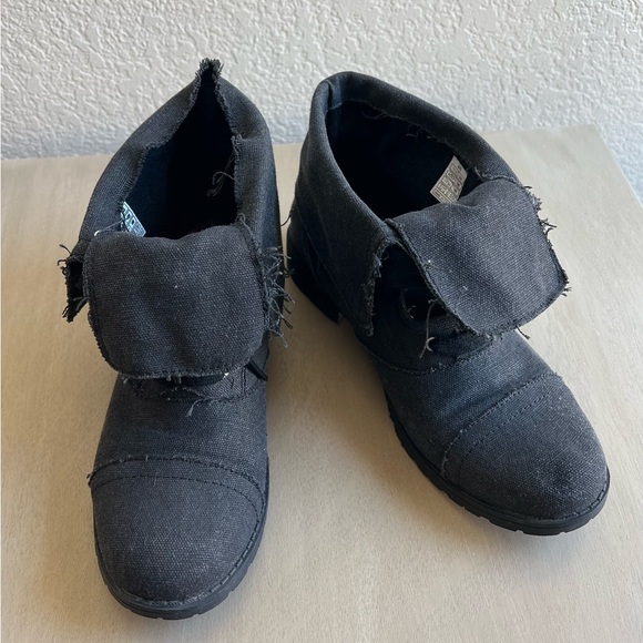 K9, 9M, Womens Black boots. - Picture 3 of 7